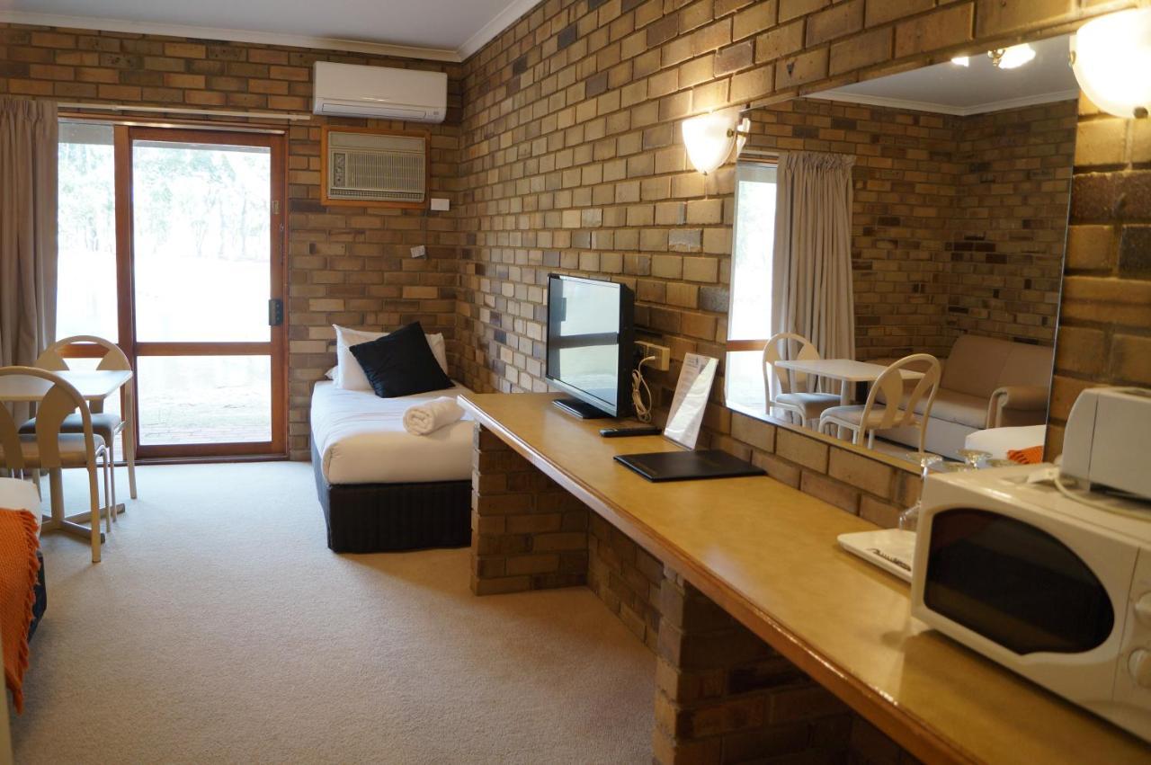 Magdala Motor Lodge & Lakeside Restaurant Stawell Extérieur photo