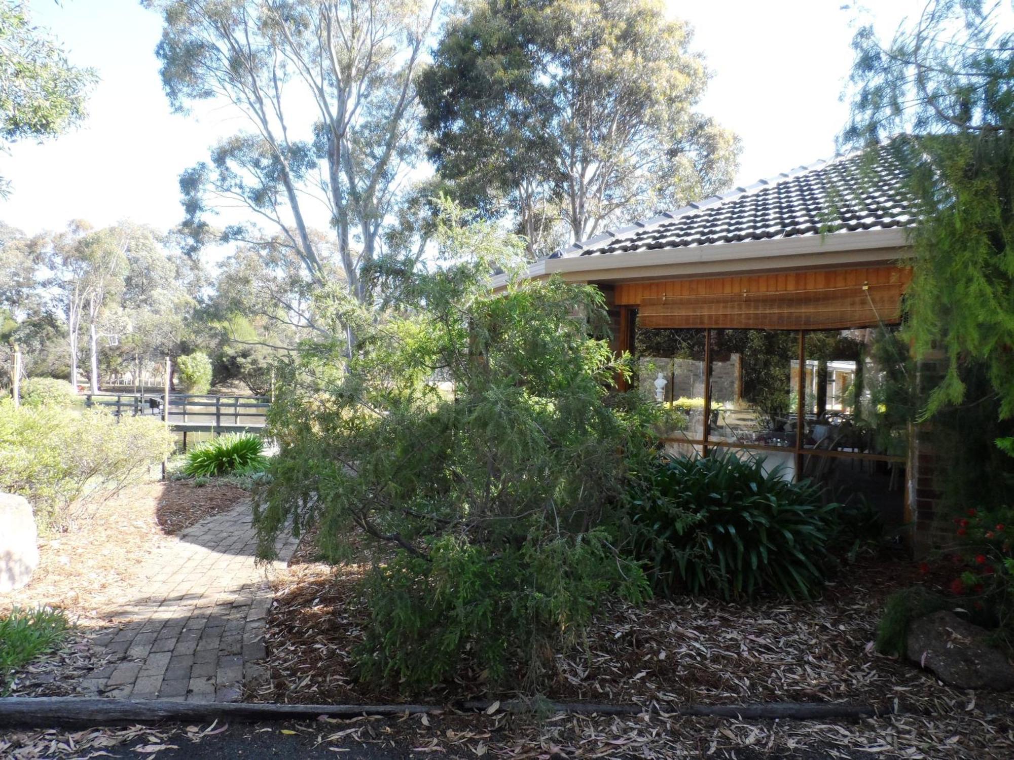 Magdala Motor Lodge & Lakeside Restaurant Stawell Extérieur photo