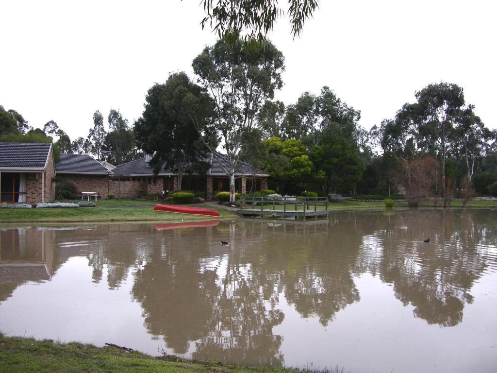 Magdala Motor Lodge & Lakeside Restaurant Stawell Extérieur photo