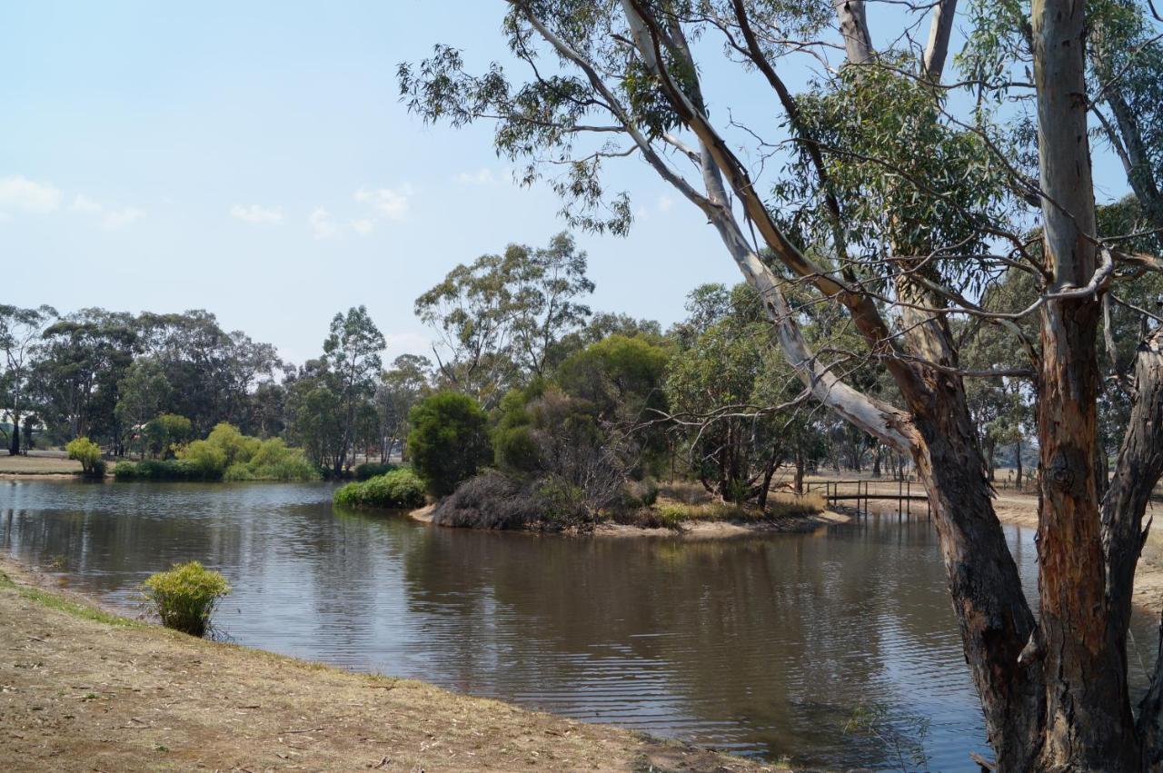 Magdala Motor Lodge & Lakeside Restaurant Stawell Extérieur photo